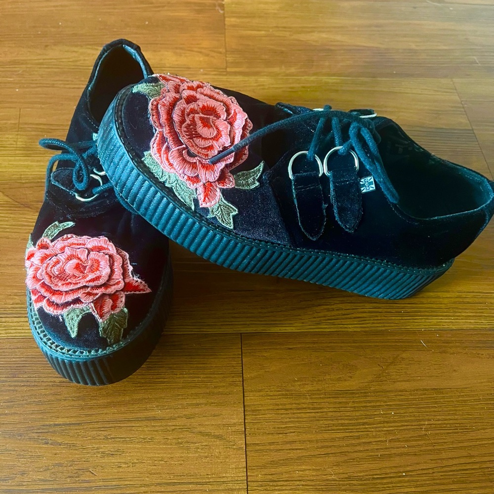 T.U.K. RARE Embroidered Velvet Creepers - Picture 1 of 6